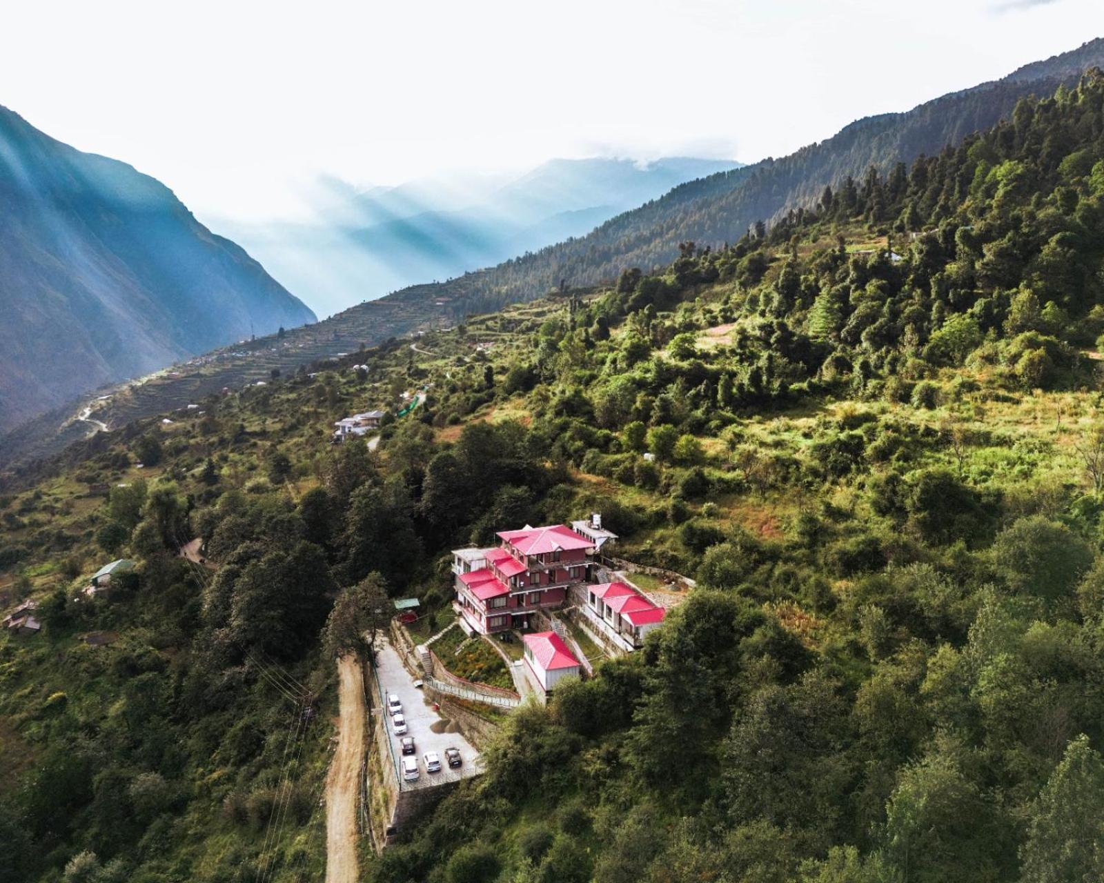 Resort Amaze Auli Joshīmath Exterior foto