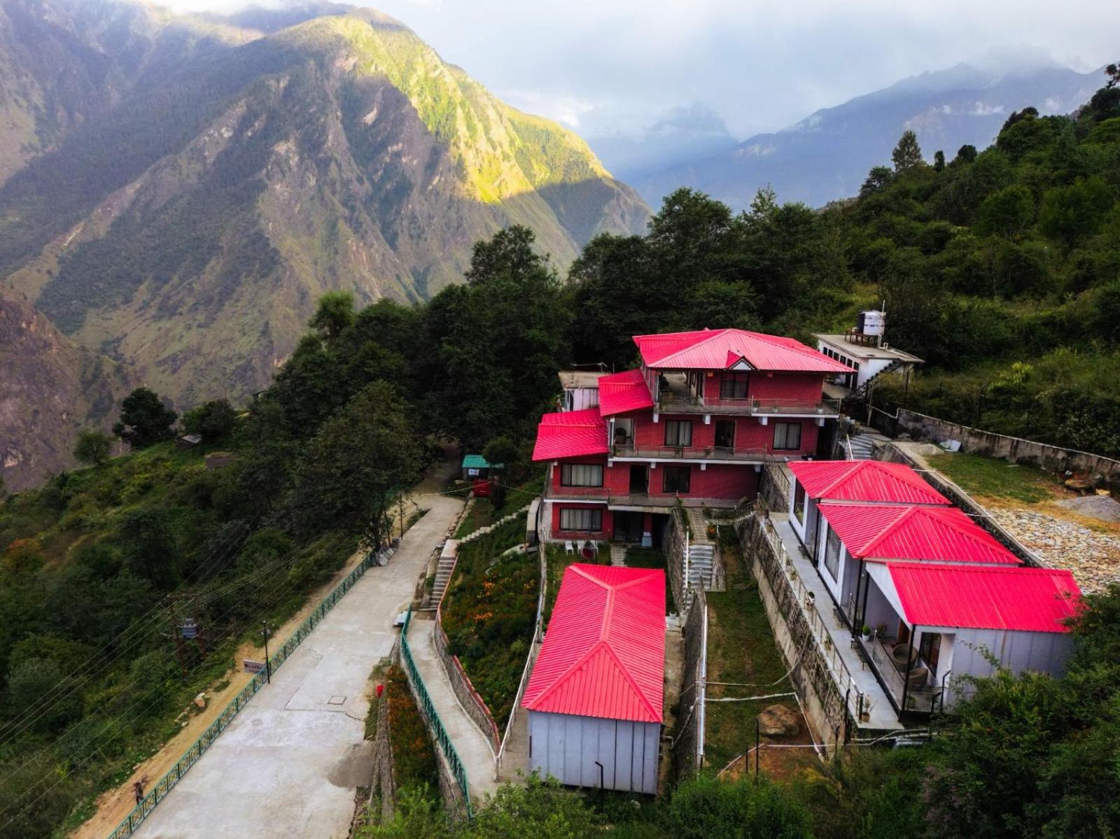 Resort Amaze Auli Joshīmath Exterior foto